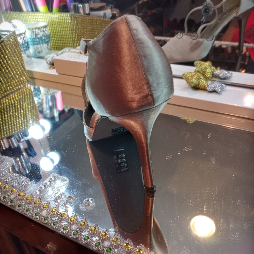 Shoes - Picture 5 of 7